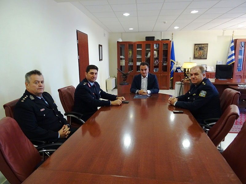 Εθιμοτυπική επίσκεψη του νέου Γενικού Περιφερειακού Αστυνομικού Διευθυντή Δυτικής Μακεδονίας στον Περιφερειάρχη Θ. Καρυπίδη 1