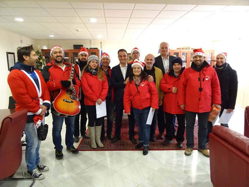 Τα Χριστουγεννιάτικα Κάλαντα έψαλαν στον Περιφερειάρχη Δυτικής Μακεδονίας Θεόδωρο Καρυπίδη, την Παρασκευή 22 Δεκεμβρίου, ο Στρατός, η Πανδώρα και Σύλλογοι της περιοχής