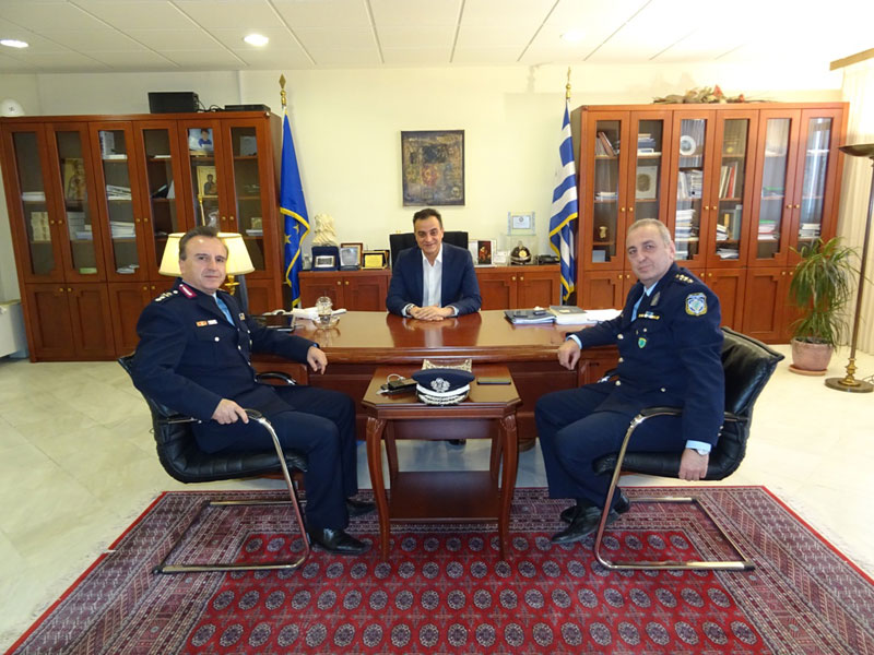 Τον Περιφερειάρχη Δυτικής Μακεδονίας Θεόδωρο Καρυπίδη επισκέφθηκε την Πέμπτη 1 Φεβρουαρίου, ο νέος Γενικός Περιφερειακός Αστυνομικός Διευθυντής Δυτικής Μακεδονίας Υποστράτηγος Αθανάσιος Μαντζούκας 2