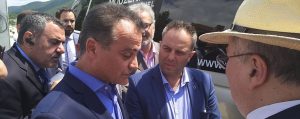 Το ψήφισμα του Περιφερειακού Συμβουλίου Δυτικής Μακεδονίας, για τη Συμφωνία μεταξύ Ελλάδας και πΓΔΜ, επέδωσε στον Υπουργό Εξωτερικών κ. Νίκο Κοτζιά, ο Περιφερειάρχης Δυτικής Μακεδονίας Θεόδωρος Καρυπίδης στις Πρέσπες