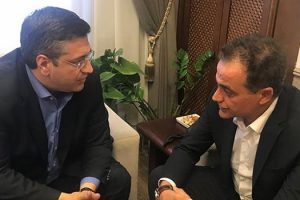 Συνάντηση Απ. Τζιτζικώστα – Θ. Καρυπίδη: Στο επίκεντρο της συζήτησης, η αυριανή κοινή σύσκεψη για το Σκοπιανό