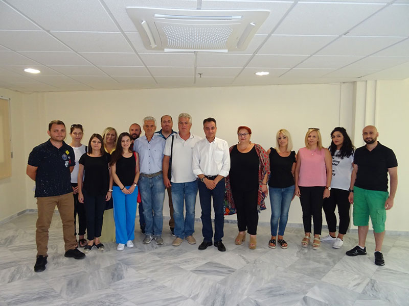 Μια ευχάριστη επίσκεψη δέχθηκε την Τρίτη 31 Ιουλίου ο Περιφερειάρχης Δυτικής Μακεδονίας Θεόδωρος Καρυπίδης από τους εργαζομένους και τα μέλη του Δ.Σ. των Ειδικών Εργαστηρίων Κοζάνης και Πτολεμαΐδας 4