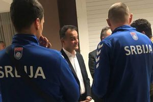 Ο Περιφερειάρχης κοντά στις αποστολές των Εθνικών Ομάδων Παίδων Χάντμπολ Ελλάδας και Σερβίας