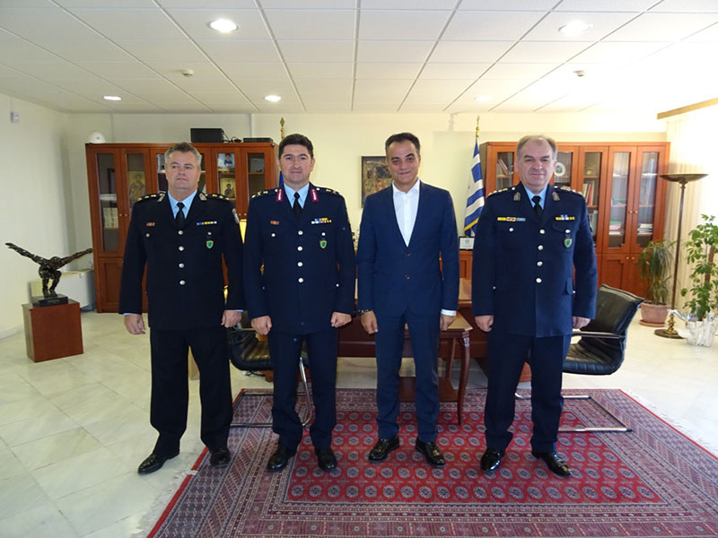 Εθιμοτυπική επίσκεψη του νέου Γενικού Περιφερειακού Αστυνομικού Διευθυντή Δυτικής Μακεδονίας στον Περιφερειάρχη Θ. Καρυπίδη 2