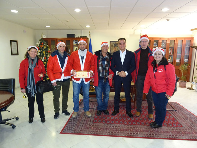 Τα Χριστουγεννιάτικα Κάλαντα έψαλαν στον Περιφερειάρχη Δυτικής Μακεδονίας Θεόδωρο Καρυπίδη, τη Δευτέρα 24 Δεκεμβρίου 2018, ο Στρατός και Σύλλογοι της περιοχής 13