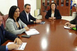 Συνάντηση εργασίας μεταξύ του Περιφερειάρχη Δυτικής Μακεδονίας Θ. Καρυπίδη και με την Υφυπουργό Εσωτερικών Μ. Χρυσοβελώνη για ζητήματα ισότητας των δύο φύλων