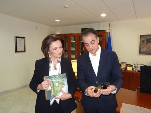 Συνάντηση εργασίας μεταξύ του Περιφερειάρχη Δυτικής Μακεδονίας Θ. Καρυπίδη και με την Υφυπουργό Εσωτερικών Μ. Χρυσοβελώνη για ζητήματα ισότητας των δύο φύλων