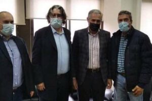 Ο κ. Μακρυγιάννης Μενέλαος, Αντιπεριφερειάρχης Οικονομικών και Διοίκησης, υποδέχθηκε τον Δήμαρχο Σερβίων κ. Χρήστο Ελευθερίου συνοδευόμενο από τους αντιδημάρχους κ. Αγοραστό Βασίλη, κ. Βητόπουλο Θωμά και τον Γενικό Γραμματέα του Δήμου, κ. Αλεξόπουλο Διονύση 1