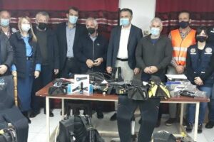 Παραχώρηση τεσσάρων (4) στολών αυτοδυτών από την ΠΕ Καστοριάς προς το Εθελοντικό Τμήμα Αντιμετώπισης Καταστροφών Καστοριάς (Ε.Τ.Α.Κ.) 1