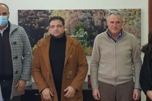 Συνάντηση εργασίας πραγματοποιήθηκε σήμερα μεταξύ του Αντιπεριφερειάρχη Οικονομικών και Διοίκησης κ. Μακρυγιάννη Μενέλαου με αντιπροσωπεία εκπροσώπων του Δήμου Σερβίων