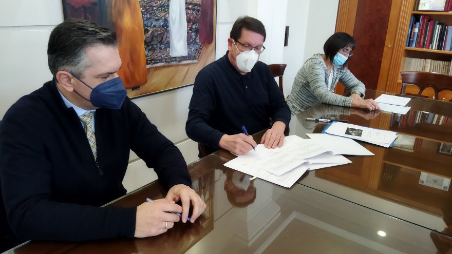 Υπογραφή προγραμματικής σύμβασης μεταξύ της Π.Δ.Μ. – Π.Ε. Καστοριάς και του Νοσοκομείου, με τίτλο «Έκδοση οικοδομικής άδειας και λοιπών αδειοδοτήσεων του γενικού νοσοκομείου Καστοριάς», προϋπολογισμού 30.000 ευρώ -4