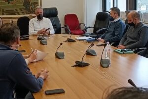 Σε θετικό κλίμα η συνάντηση εργασίας του Αντιπεριφερειάρχη Οικονομικών και Διοίκησης της Περιφέρειας Δυτικής Μακεδονίας Μενέλαου Μακρυγιάννη με εκπροσώπους του Εμπορικού Συλλόγου Κοζάνης (β)