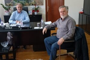 Συνάντηση πραγματοποιήθηκε σήμερα μεταξύ του Αντιπεριφερειάρχη Οικονομικών και Διοίκησης Μενέλαου Μακρυγιάννη και του Βασίλειου Κωνσταντόπουλου πρώην Δημάρχου Σερβίων και αρχηγού της αξιωματικής αντιπολίτευσης -β-