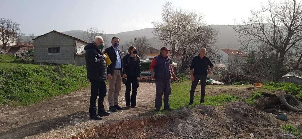 Αυτοψία του Περιφερειάρχη Δυτικής Μακεδονίας Γιώργου Κασαπίδη στο οδικό τμήμα Ρυμνίου – Τριγωνικού που παρουσιάζει καθίζηση, στην περιοχή Τριγωνικού 3