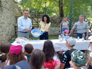 Το Κέντρο Εκπαίδευσης για το Περιβάλλον και την Αειφορία Βελβεντού «φυτεύει τον σπόρο» για την προστασία του Περιβάλλοντος  σε μικρούς μαθητές – Επίσκεψη του Περιφερειάρχη Δυτικής Μακεδονίας Γιώργου Κασαπίδη στο Κέντρο Εκπαίδευσης 2
