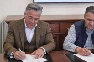 Υπογράφηκε η Προγραμματική Σύμβαση προϋπολογισμού 5.110.000,00€ (με ΦΠΑ) για το έργο «Οδικές προσβάσεις σε επιχειρήσεις πρωτογενούς τομέα Δήμου Βοΐου Π.Ε. Κοζάνης» από τον Περιφερειάρχη Δυτικής Μακεδονίας Γιώργο Κασαπίδη b