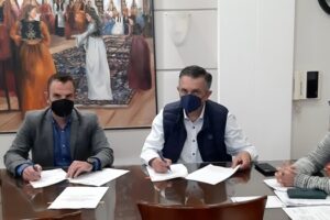 Υπογράφηκε η Προγραμματική Σύμβαση προϋπολογισμού 420.000,00€ (με ΦΠΑ) για το έργο «Επισκευή – Συντήρηση οδικού δικτύου Αγίου Αντωνίου προς Σιδηροχώρι», από τον Περιφερειάρχη Δυτικής Μακεδονίας Γιώργο Κασαπίδη