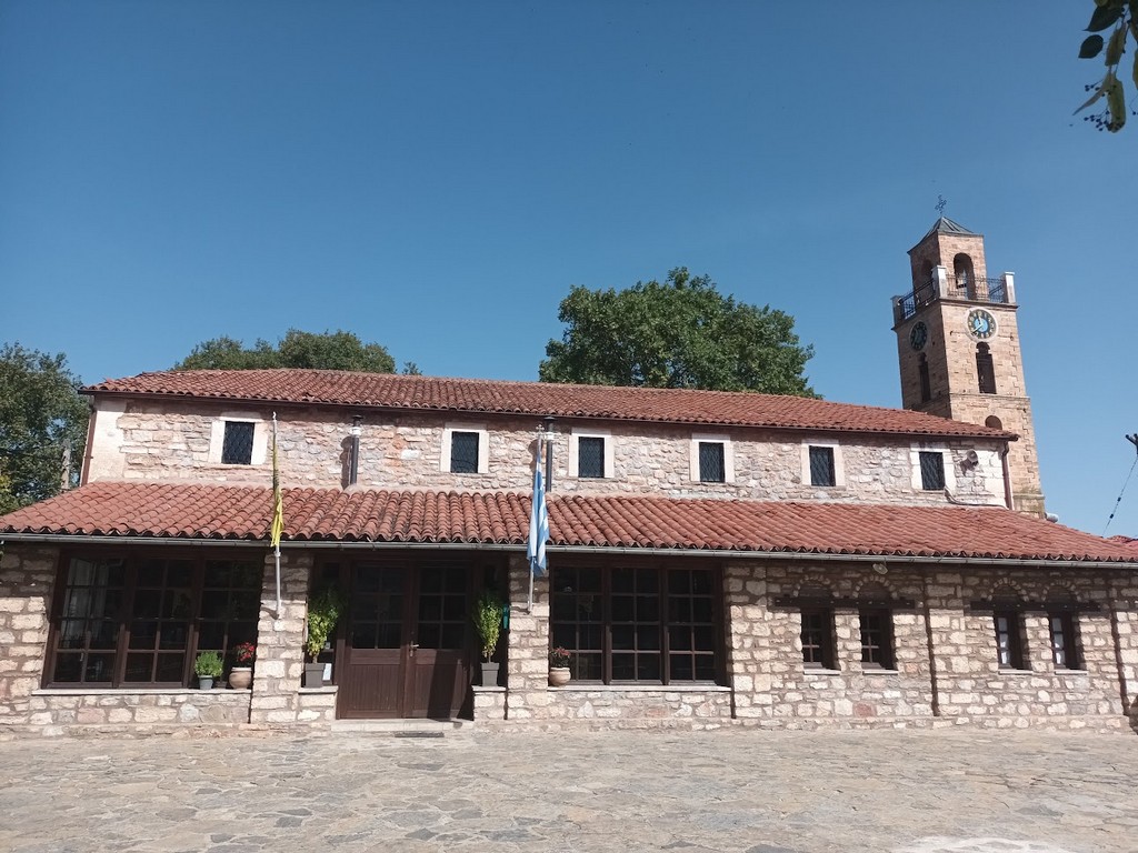 Επικάλυψη στέγης Ιερού Ναού Αγίου Ιωάννη του Προδρόμου στην Λευκοπηγή Κοζάνης με Βυζαντινά κεραμίδια