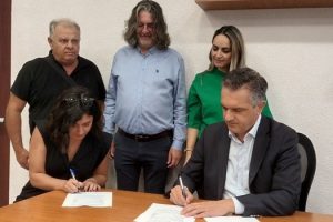 Υπογραφή σύμβασης εκτέλεσης του έργου «Αποκατάσταση οδικού δικτύου στον Αναδασμό Σερβίων» 2
