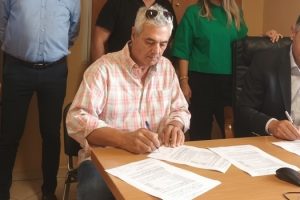 Υπογραφή σύμβασης εκτέλεσης του έργου «Εργασίες μετατροπής του κτιρίου του πρώην Ειρηνοδικείου Σερβίων σε κτίριο του Αστυνομικού τμήματος Σερβίων» 1b