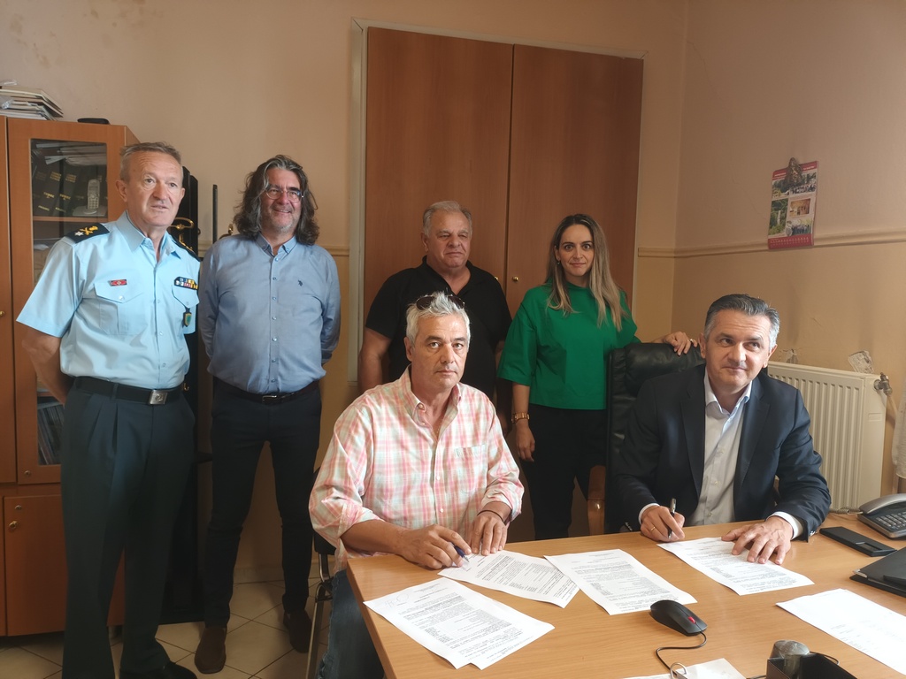Υπογραφή σύμβασης εκτέλεσης του έργου «Εργασίες μετατροπής του κτιρίου του πρώην Ειρηνοδικείου Σερβίων σε κτίριο του Αστυνομικού τμήματος Σερβίων» 2