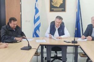 Τη σύμβαση για την υλοποίηση του έργου: «Οδικές προσβάσεις σε επιχειρήσεις πρωτογενούς τομέα Δήμου Βελβεντού Π.Ε Κοζάνης» προϋπολογισμού 308.000,00 ευρώ (με ΦΠΑ), υπέγραψε ο Περιφερειάρχης Δυτικής Μακεδονίας Γιώργος Κασαπίδης με τον ανάδοχο του έργου, την Παρασκευή 21 Οκτωβρίου 2022