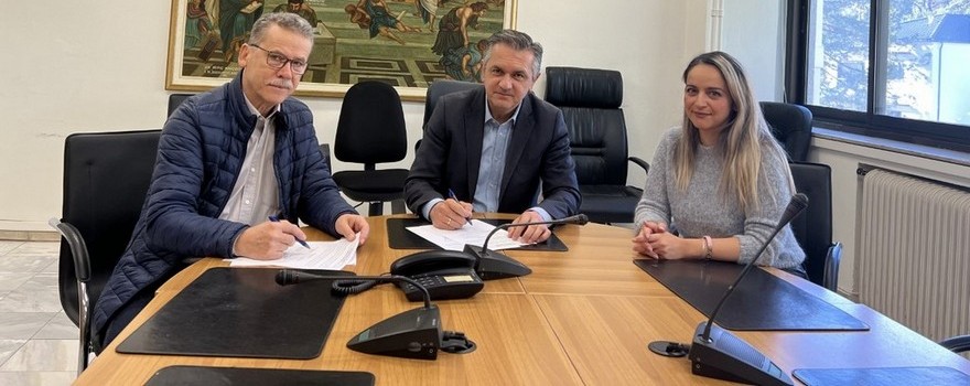 Υπογραφή Σύμβασης για τη Συντήρηση των τμημάτων Ε.Ο. επί των οδών Λαρίσης και Καραμανλή στην πόλη της Κοζάνης από τον Περιφερειάρχη Δυτικής Μακεδονίας