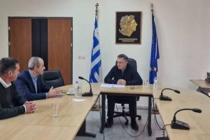 Συνάντηση του Περιφερειάρχη Δ. Μακεδονίας Γεώργιου Κασαπίδη με τον Πρόεδρο του Κέντρου Κοινωνικής Πρόνοιας Περιφέρειας Δυτικής Μακεδονίας Ιωάννη Παρδάλη και τον Αντιπρόεδρο Νικόλαο Μιχαηλίδη 2