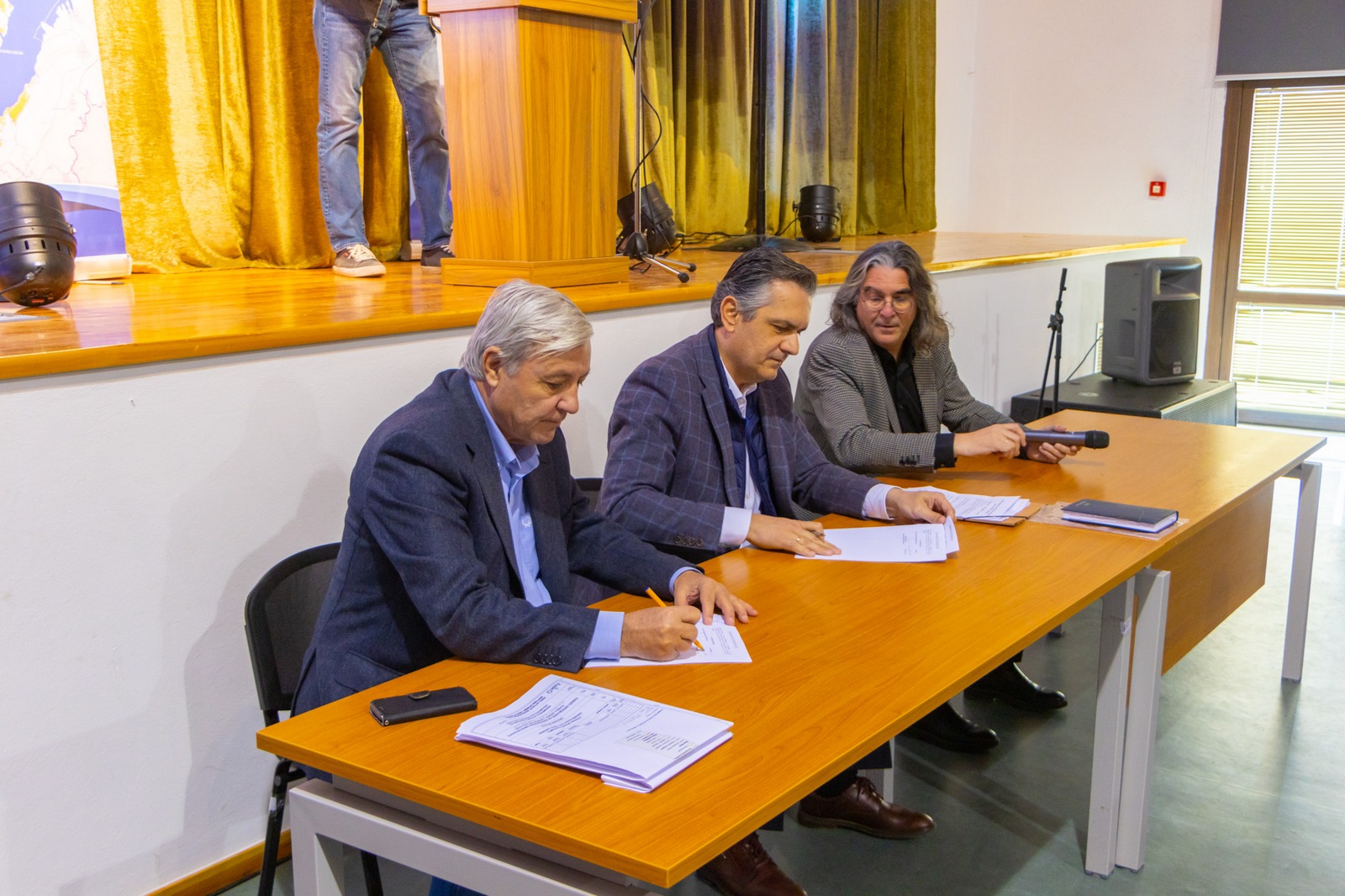 Υπογράφηκε η σύμβαση για την οδοποιία σε επιχειρήσεις του πρωτογενή τομέα του Δήμου Σερβίων προϋπολογισμού 5.670.000 ευρώ -1-