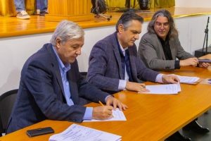 Υπογράφηκε η σύμβαση για την οδοποιία σε επιχειρήσεις του πρωτογενή τομέα του Δήμου Σερβίων προϋπολογισμού 5.670.000 ευρώ -1b-