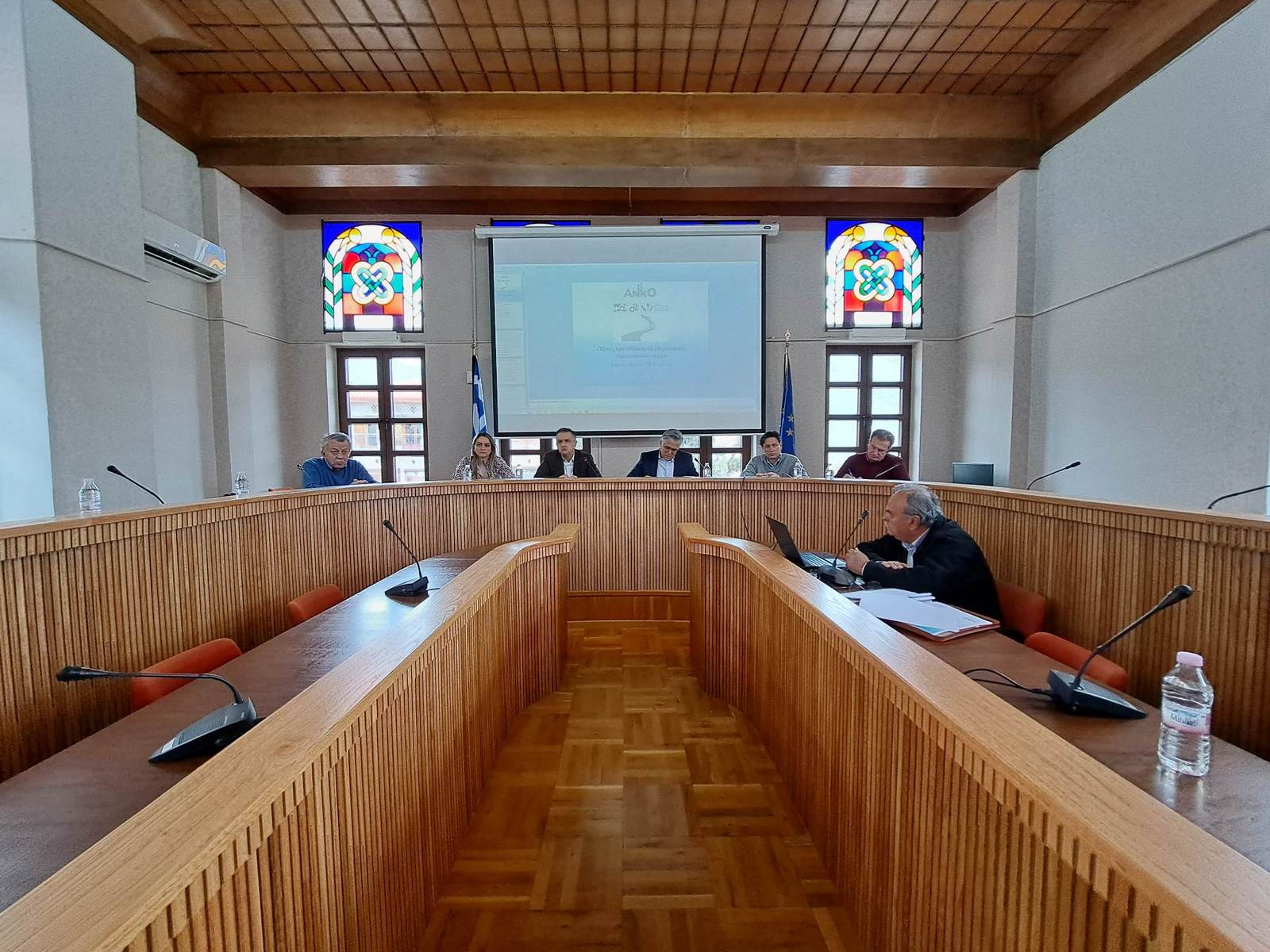 Υπογράφηκε η σύμβαση για την οδοποιία σε επιχειρήσεις του πρωτογενή τομέα του Δήμου Βοΐου προϋπολογισμού 5.110.000 € -1-