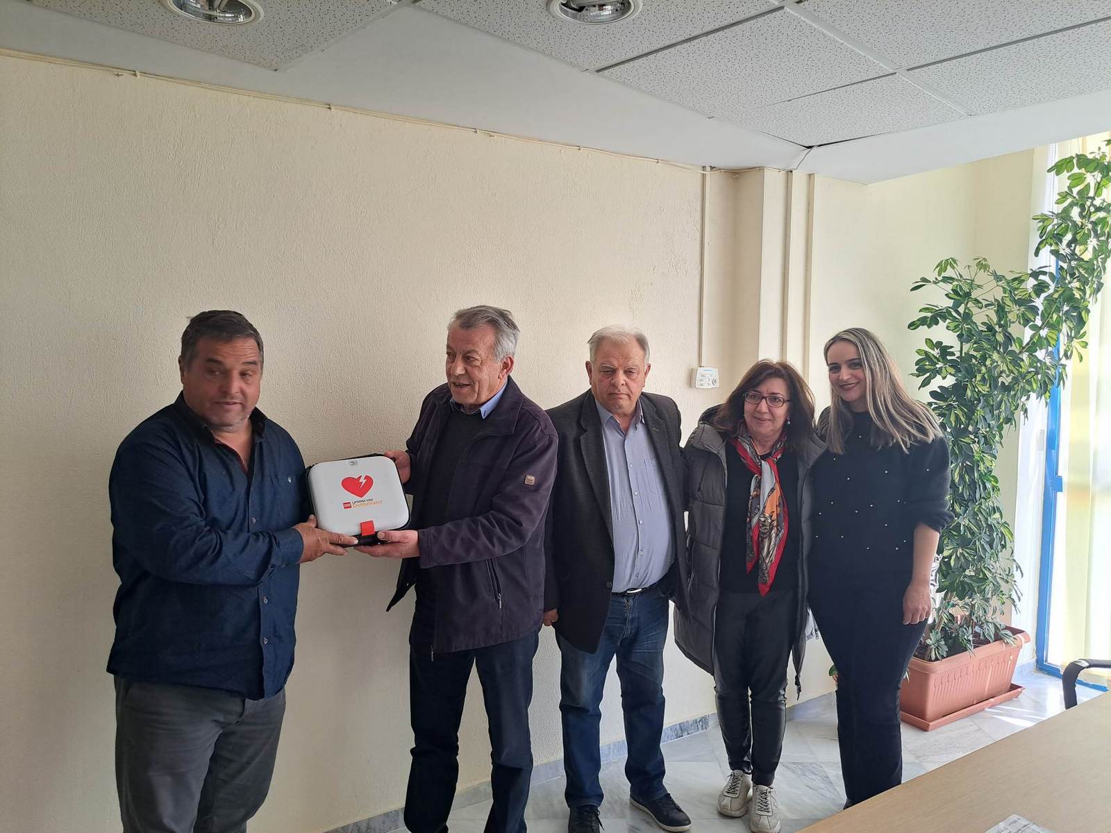 Δέκα απινιδωτές παρέδωσε σε εκπροσώπους Τοπικών Κοινοτήτων και σχολείων ο Αντιπεριφερειάρχης Δημόσιας Υγείας Γιώργος Μαργαρίτης -13-