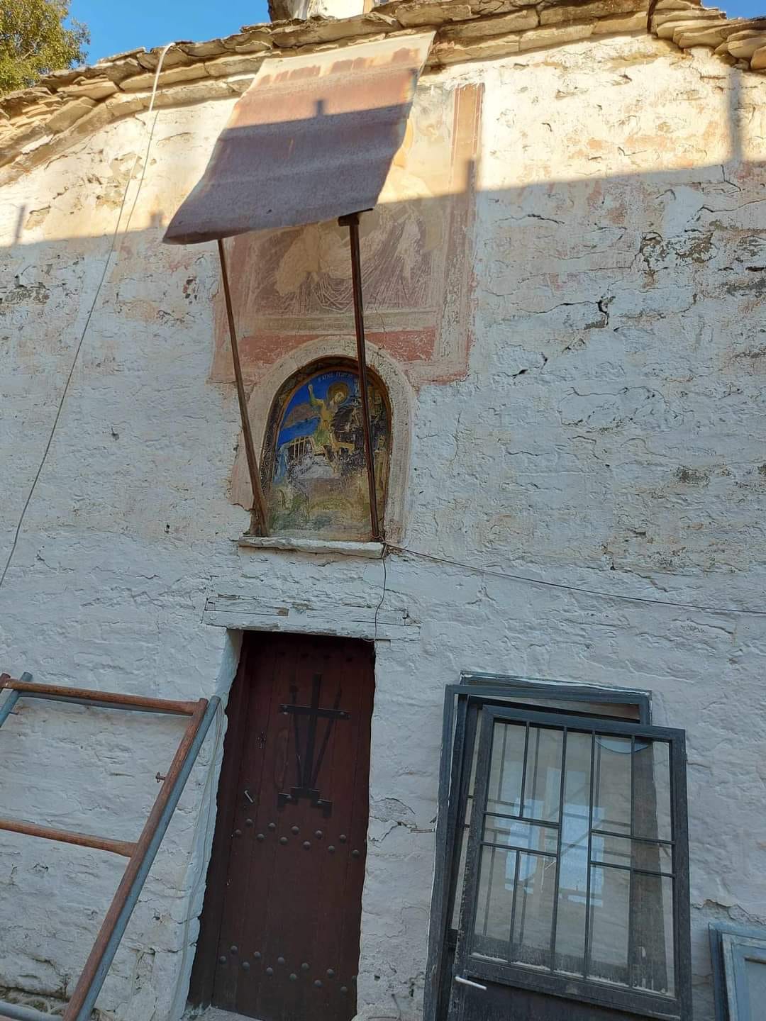 Με γοργούς ρυθμούς οι εργασίες συντήρησης και αποκατάστασης των κτιρίων και του προαύλιου χώρου της Ιεράς Μονής Αγίου Γεωργίου στο Επταχώρι Καστοριάς