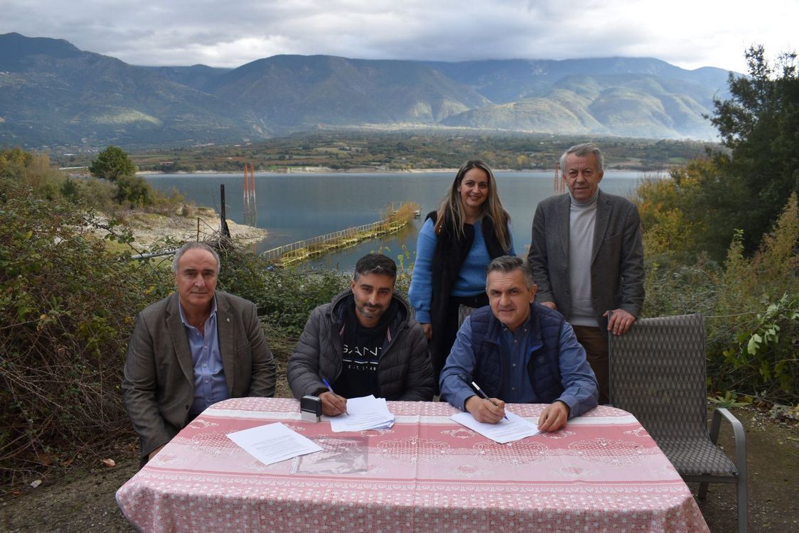Υπογραφή σύμβασης από τον Γ. Κασαπίδη για το έργο «Εργασίες συντήρησης και αναβάθμισης πλωτών εγκαταστάσεων και αντλιοστασίου αρδευτικού Ιμέρων»
