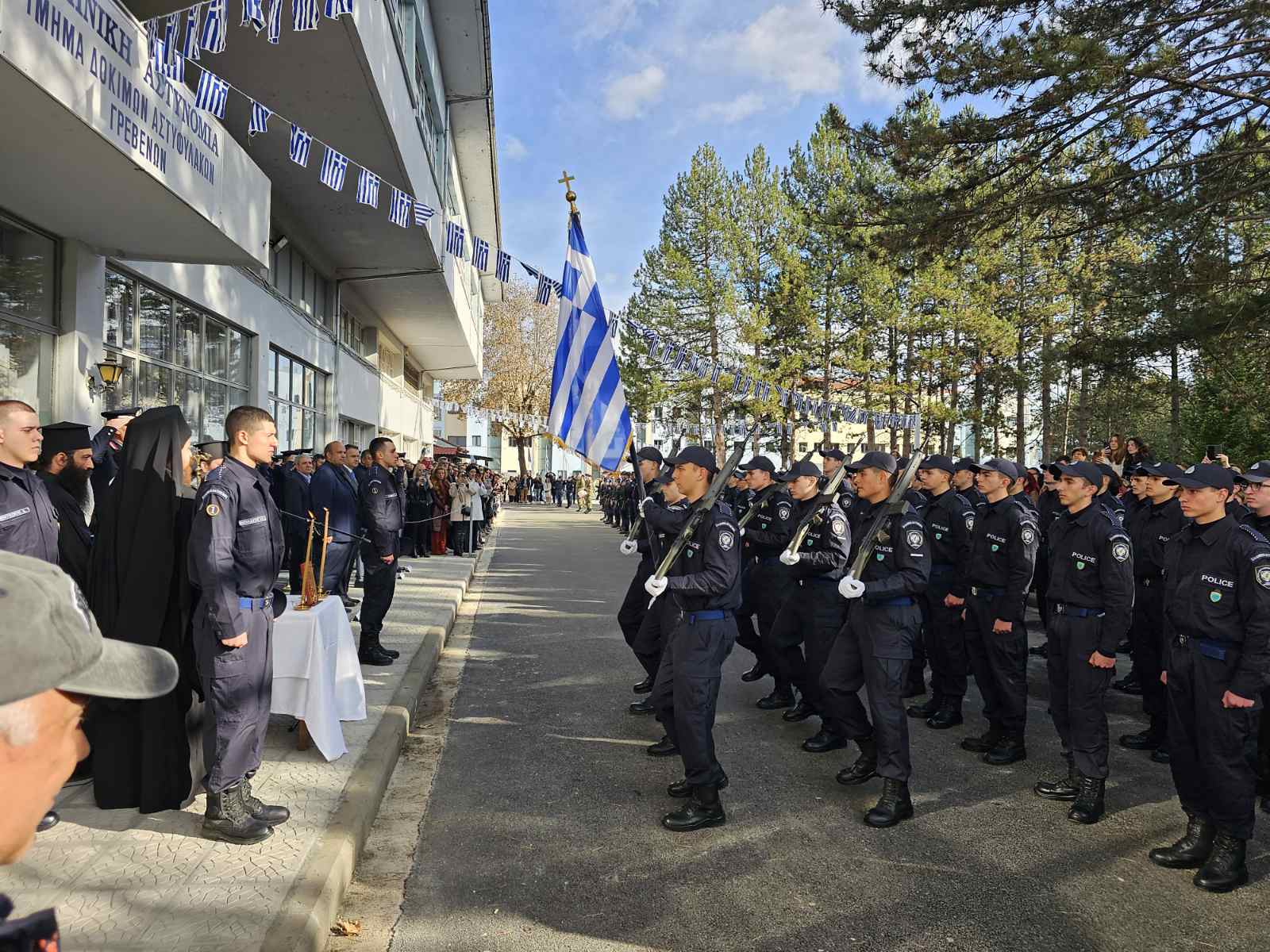 Με μεγάλη επισημότητα πραγματοποιήθηκε η ορκωμοσία των δοκίμων αστυφυλάκων της σχολής στα Γρεβενά
