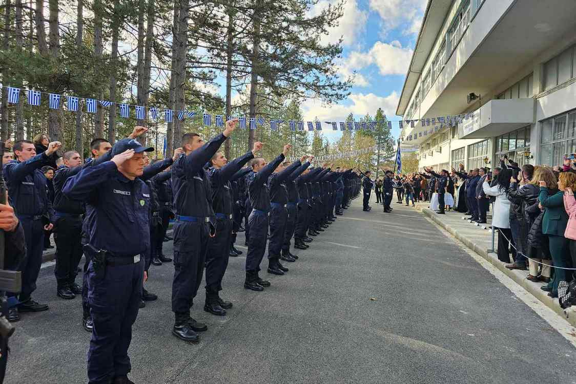 Με μεγάλη επισημότητα πραγματοποιήθηκε η ορκωμοσία των δοκίμων αστυφυλάκων της σχολής στα Γρεβενά