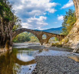 Υπηρεσίες σήμανσης και δημιουργίας ηλεκτρονικών εφαρμογών πληροφόρησης των πέτρινων Γεφυριών της Δυτικής Μακεδονίας