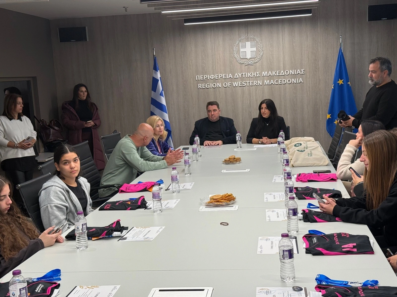 Η περιφέρεια τίμησε τις αθλήτριες του βόλει του 2ου ΓΕΛ