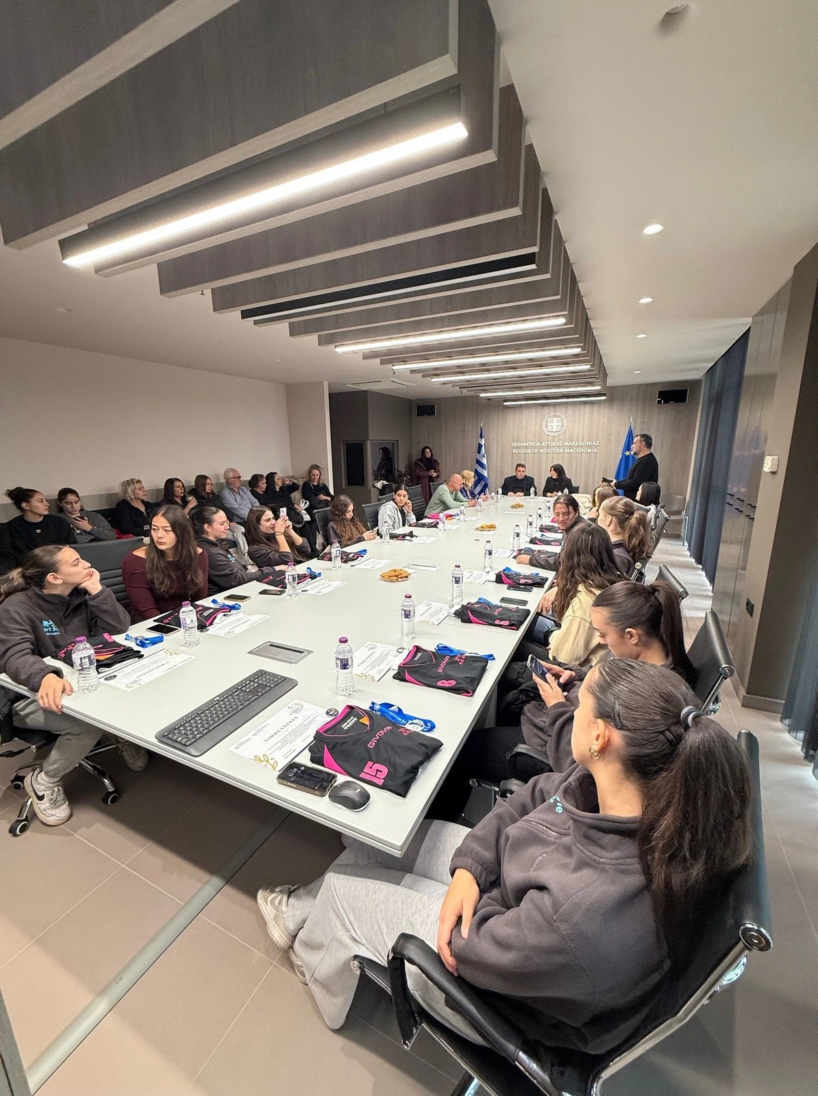 Η περιφέρεια τίμησε τις αθλήτριες του βόλει του 2ου ΓΕΛ