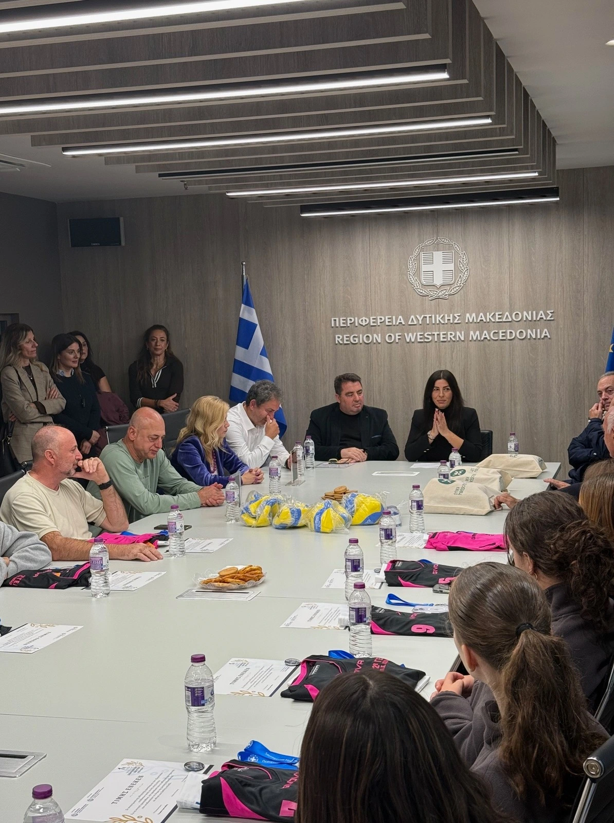 Η περιφέρεια τίμησε τις αθλήτριες του βόλει του 2ου ΓΕΛ