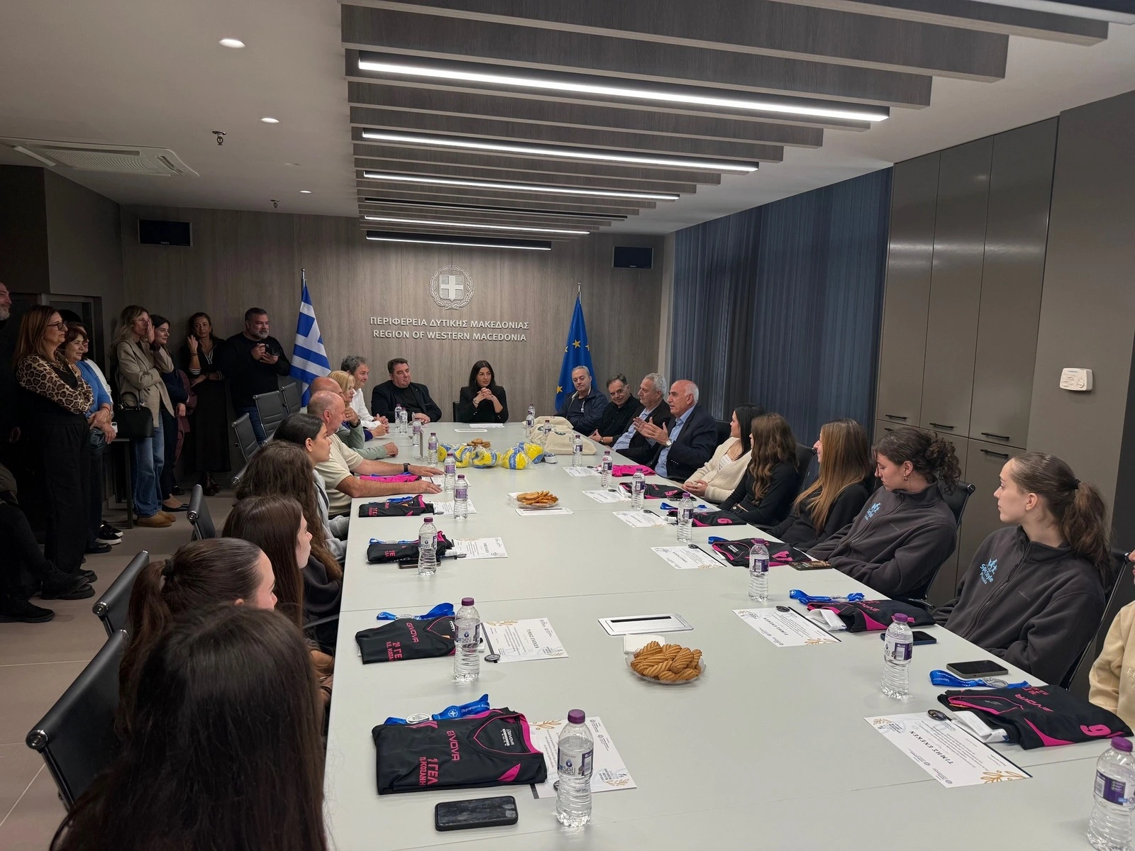 Η περιφέρεια τίμησε τις αθλήτριες του βόλει του 2ου ΓΕΛ