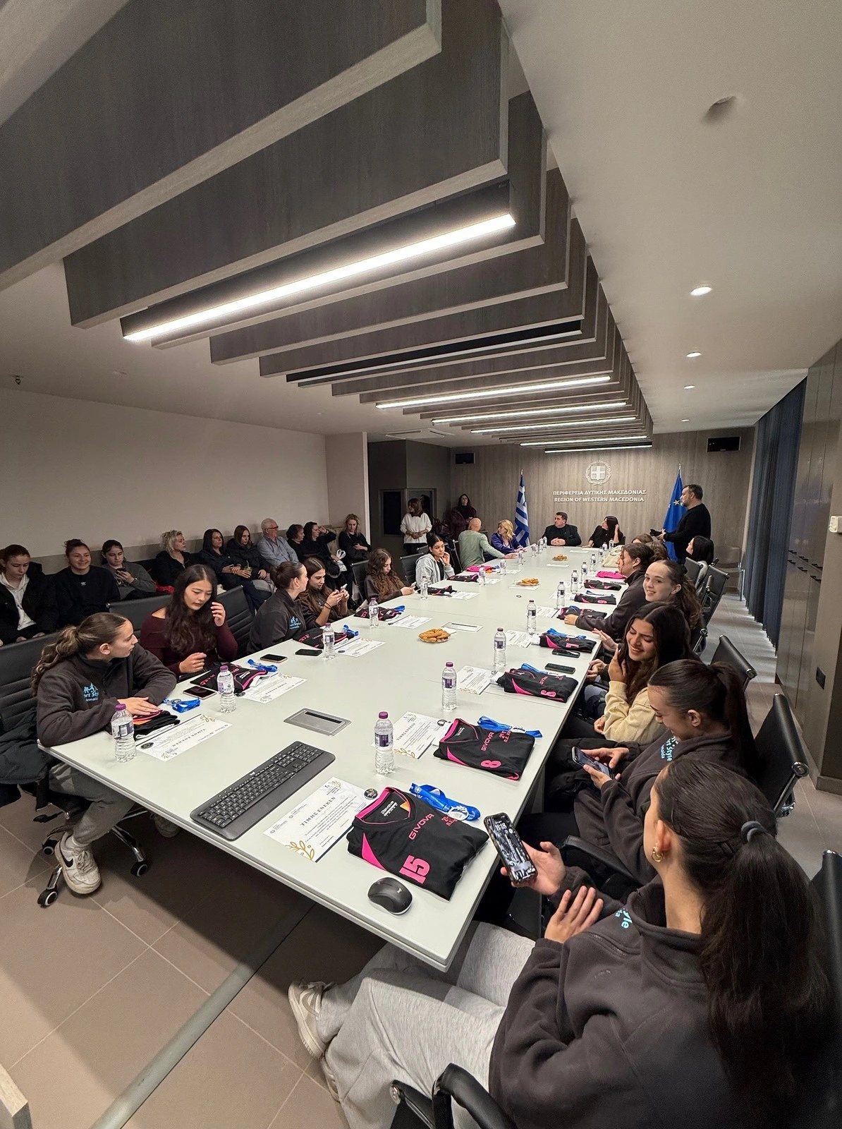 Η περιφέρεια τίμησε τις αθλήτριες του βόλει του 2ου ΓΕΛ