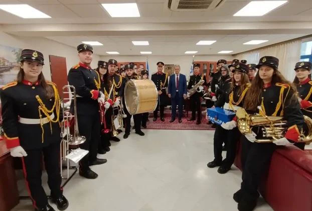 Τα Χριστουγεννιάτικα Κάλαντα έψαλαν στον Περιφερειάρχη ο Στρατός, η Πανδώρα και Σύλλογοι της περιοχής.