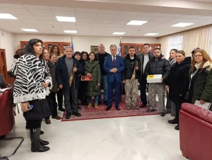 Τα Χριστουγεννιάτικα Κάλαντα έψαλαν στον Περιφερειάρχη ο Στρατός, η Πανδώρα και Σύλλογοι της περιοχής.