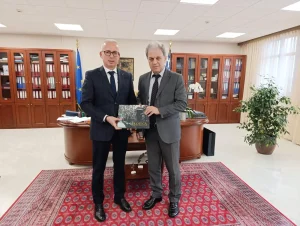 Συνάντηση εργασίας του Περιφερειάρχη με τον Δήμαρχο και τον Γενικό Πρόξενο της Ελλάδας στην Κορυτσά