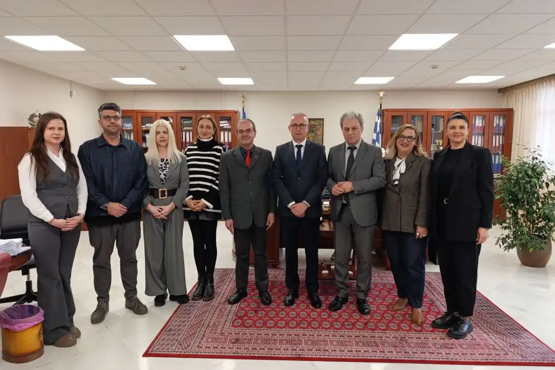 Συνάντηση εργασίας του Περιφερειάρχη με τον Δήμαρχο και τον Γενικό Πρόξενο της Ελλάδας στην Κορυτσά