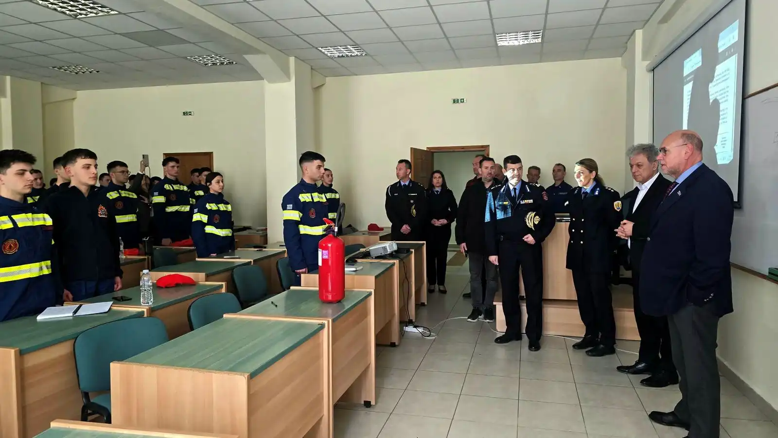 Στη Σχολή Πυροσβεστών Πτολεμαΐδας ο Γ.Γ. Πολιτικής Προστασίας με τον Περιφερειάρχη Δυτικής Μακεδονίας