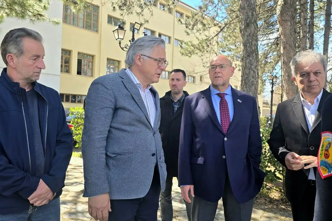 Στη Σχολή Πυροσβεστών Πτολεμαΐδας ο Γ.Γ. Πολιτικής Προστασίας με τον Περιφερειάρχη Δυτικής Μακεδονίας