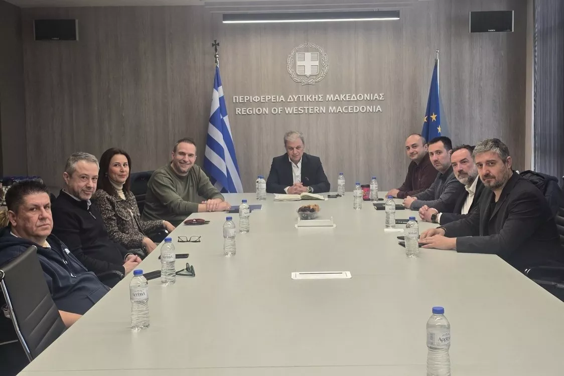 Συνάντηση του Περιφερειάρχη με εκπροσώπους Εμπορικών Συλλόγων για τη Δράση ενίσχυσης των ΜμΕ