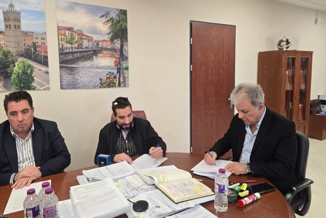 Υπογραφή Σύμβασης για τον Ηλεκτροφωτισμό της Επαρχιακής Οδού προς Σιάτιστα (Αμανατίδης Γεώργιος)